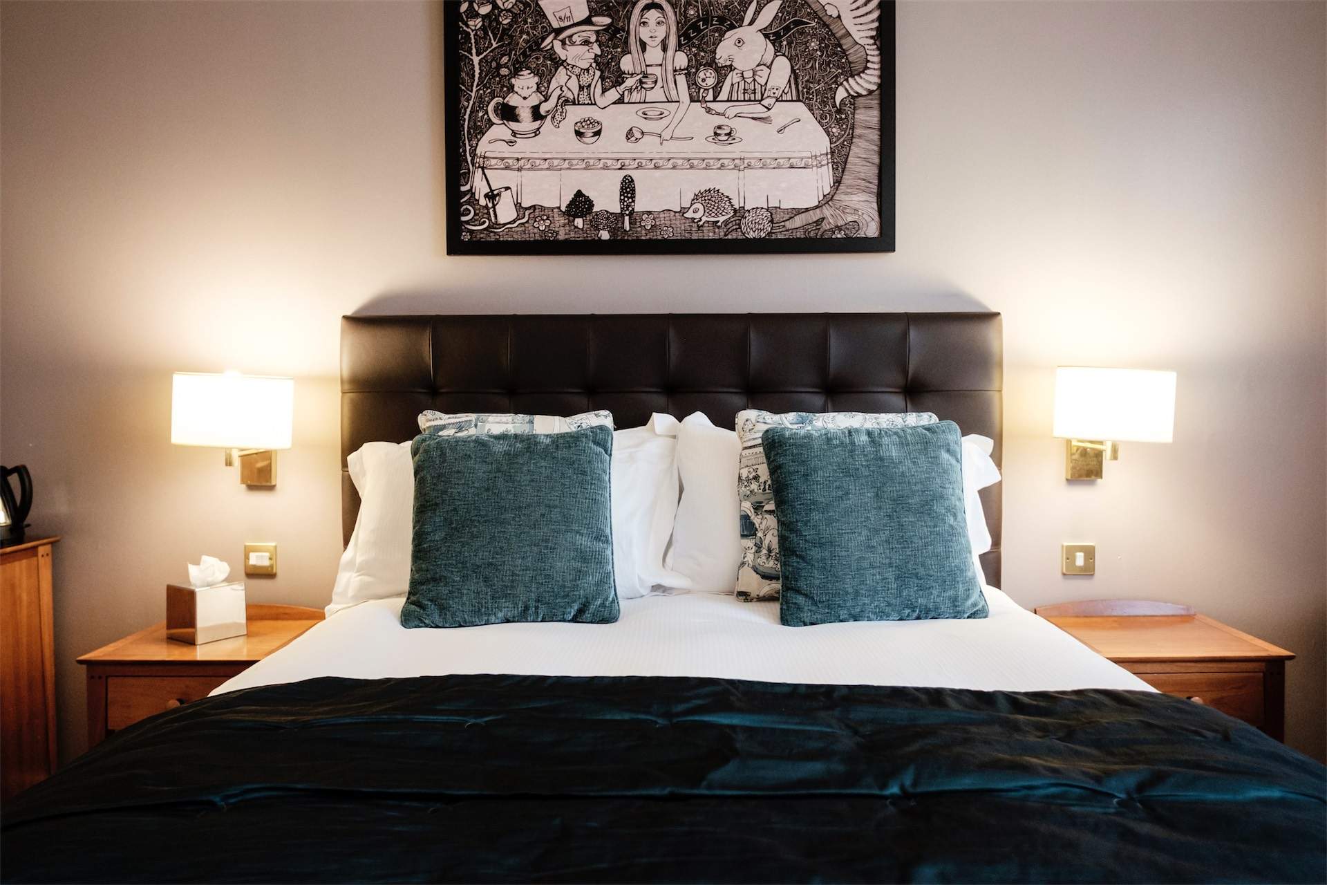 The mad hatter hotel, photo 3